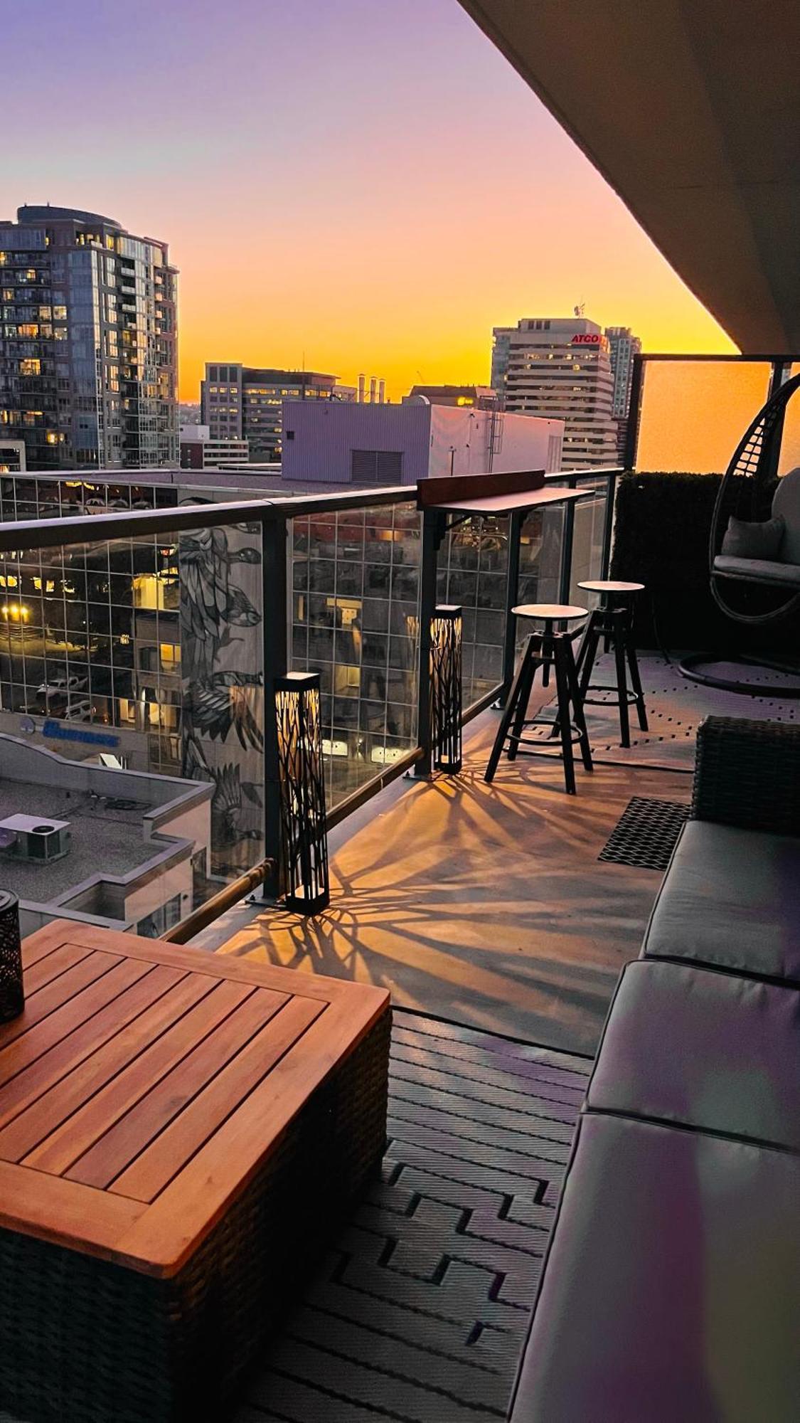 Luxury Dt, 2 Bedroom Deal, Private Balcony, Full Kitchen, Gym - Free Parking YYC Exterior foto